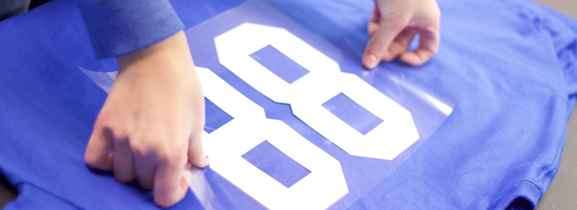 Camisetas y Busos Personalizados Blancos y Colores